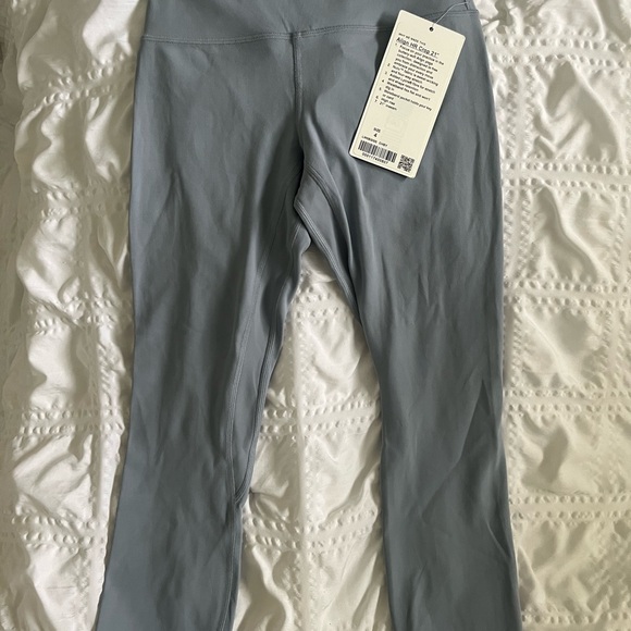 BNWT Lululemon Align Crop Chambray - Picture 3 of 4